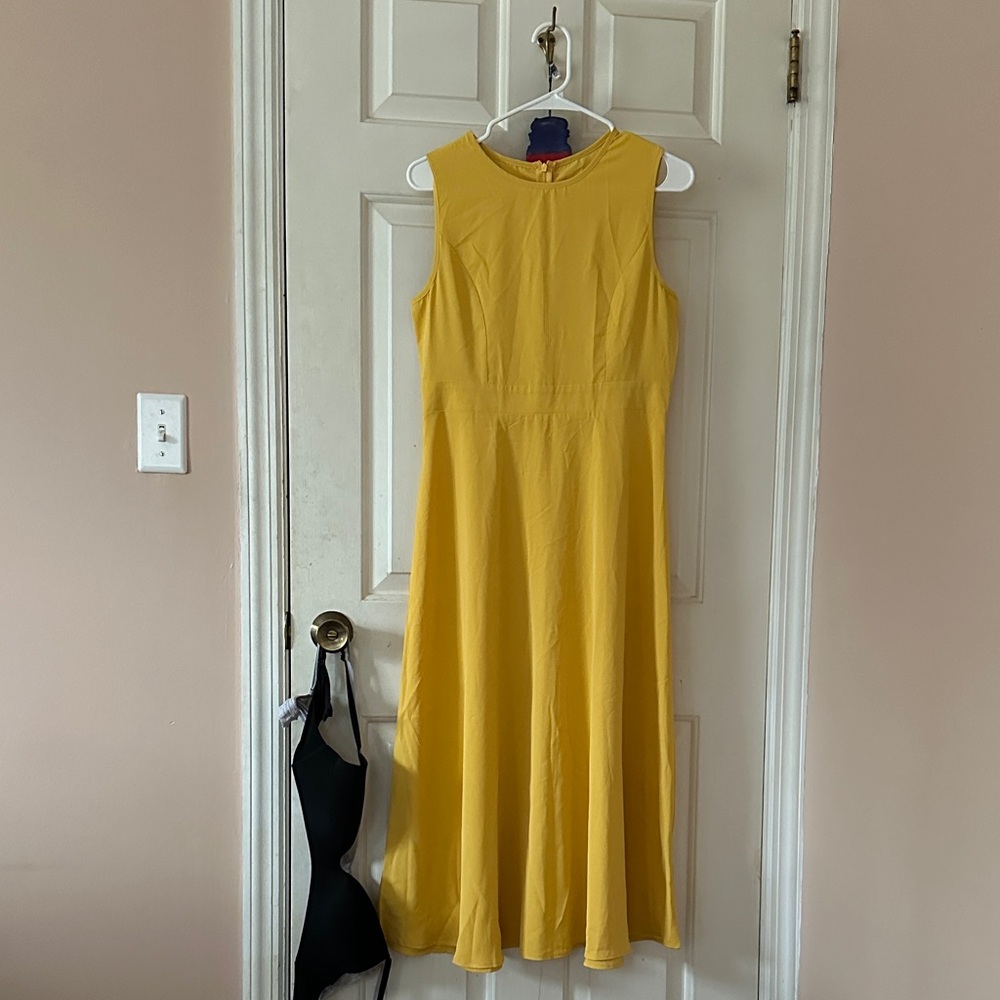 Women's Sleeveless Yellow Maxi Dress with Flared Skirt